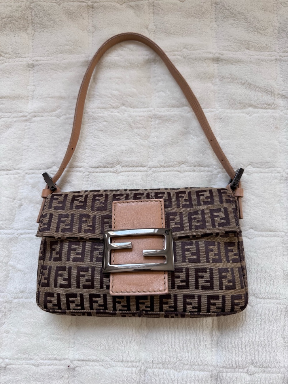 💯 authentic Fendi small baguette Brown & Tan Shoulder Bag